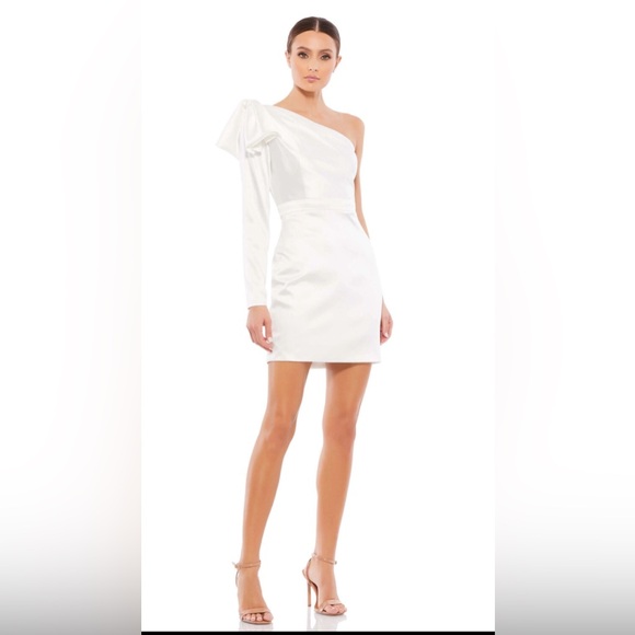 Mac Duggal 26500 white satin size 0 - Picture 3 of 4